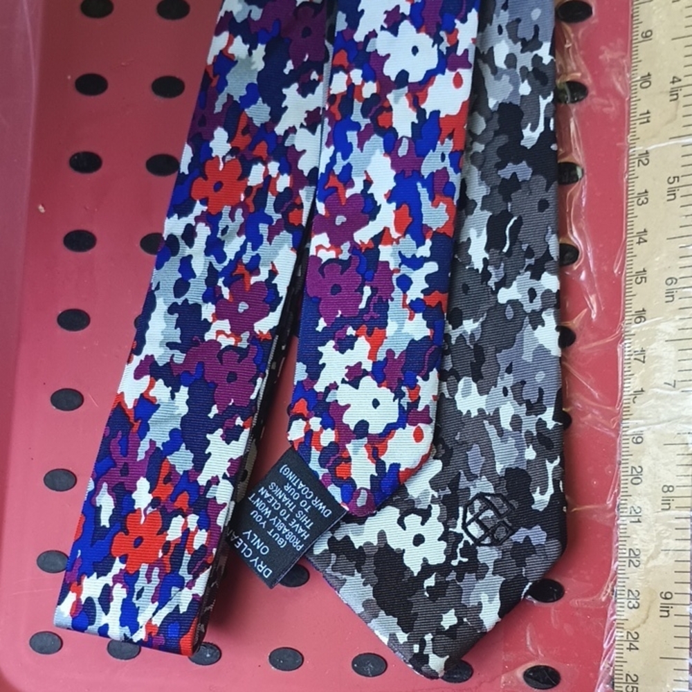 Colorful Reversible Silk Tie NWOT Switch From Camouflage To Festive in A Jiffy